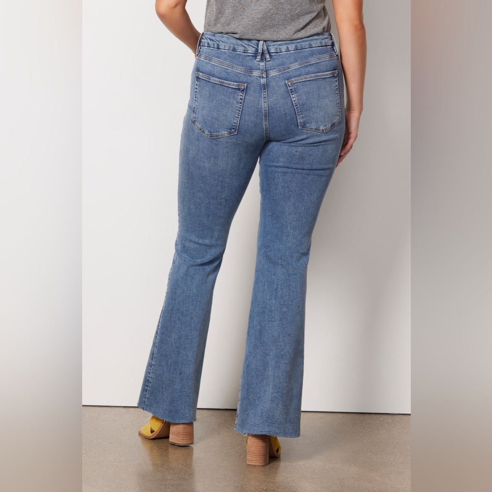 Good American Good Legs Flare Jeans Sz 28 in Indigo 330 Raw Hem - Picture 3 of 10
